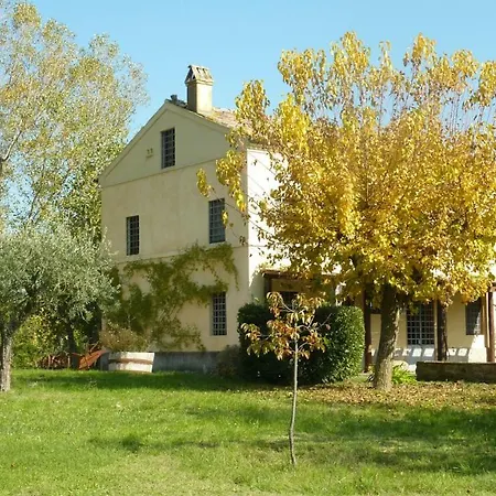 Casale Oliva In A Landscape Of Oaks, Olive E Cherry Trees Villa Santa Vittoria in Matenano