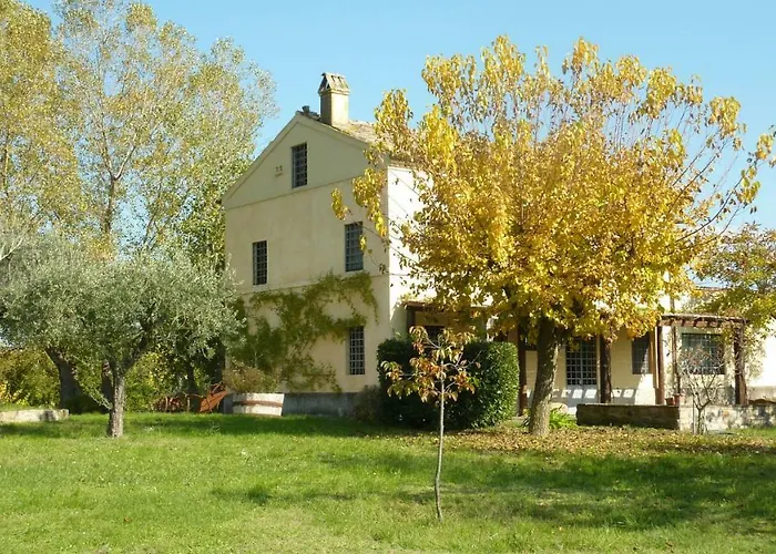 Casale Oliva In A Landscape Of Oaks, Olive E Cherry Trees Villa Santa Vittoria in Matenano